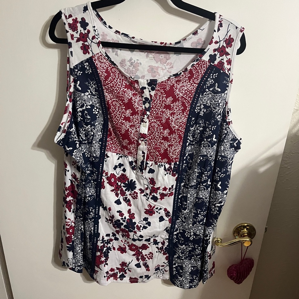 💜 22/24 1X Floral Paisley Sleeveless Top - Red, Blue, White